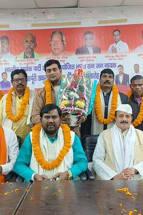 Bhartiya-Sarthak-Party-with-team-member